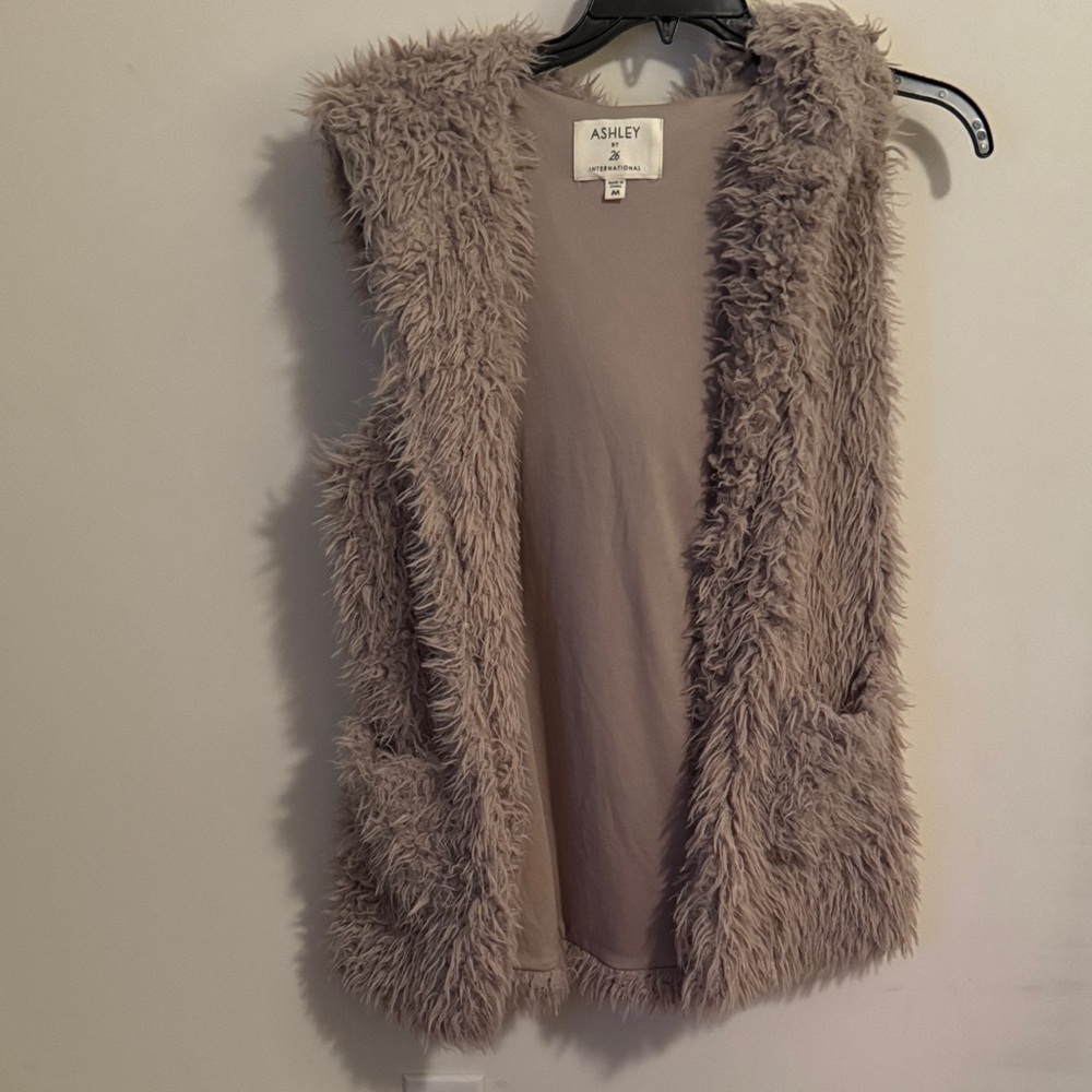 Ashley by 26 Grey Vest with hoodie
